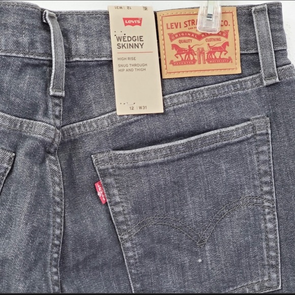 NWT Levi’s Wedgie Raw Hem High Rise - Picture 3 of 9